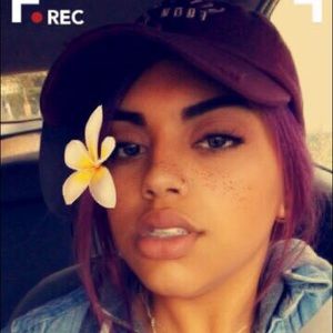 Meet your Posher, Iris